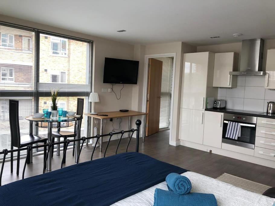 לונדון Studio Apartment Opposite Shoreditch Park מראה חיצוני תמונה